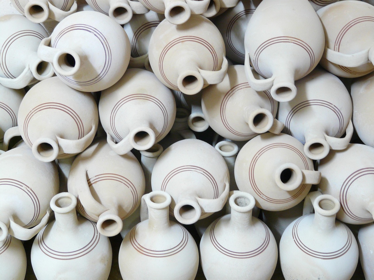Read more about the article Ceramics vs Pottery: What’s the Difference and Why It Matters